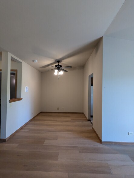 Building Photo - 245 Memory Ln