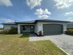 Building Photo - 3 Bedroom + Den - 2 Bathroom- NW Cape Coral