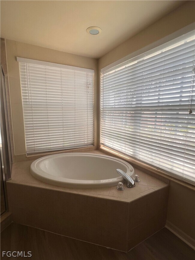 Building Photo - 11230 Lakeland Cir