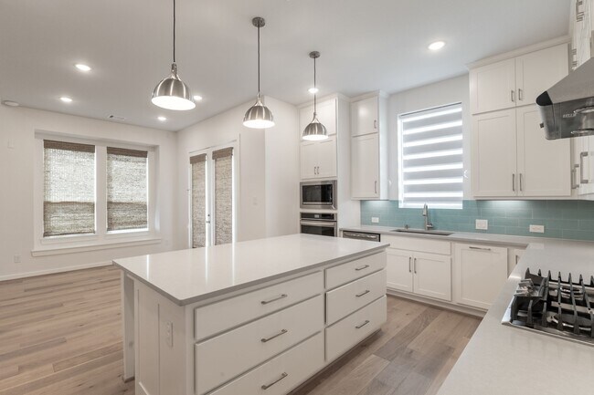 Building Photo - 6578 Scarlet Pond Ln
