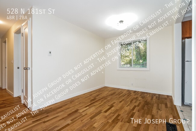 Building Photo - 528 N 181st St