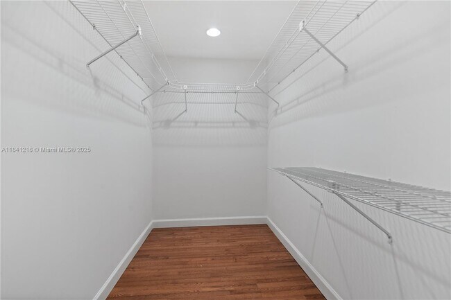 Building Photo - 6043 SW 34th St
