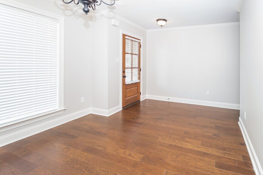 Building Photo - 3080 Magnolia Dr