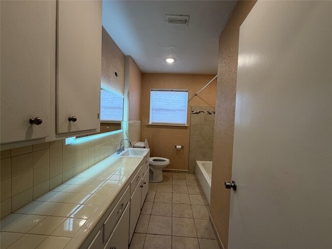 Building Photo - 6402 Tarna Ln