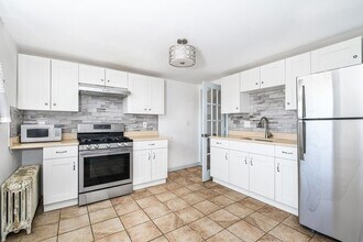 Building Photo - 4bed 2bath in Waltham 9/1