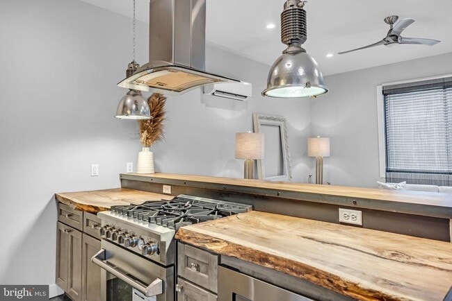 Building Photo - 10 McCready's Alley