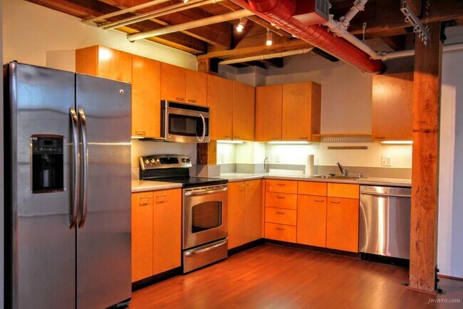 Building Photo - 650 Delancey St