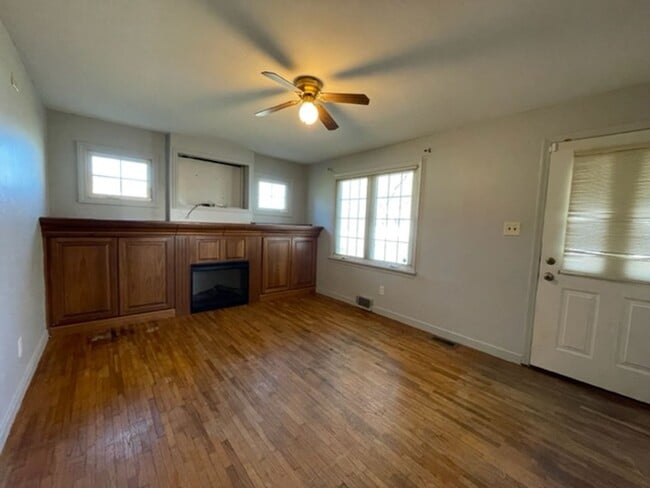 Building Photo - Ranch with Newer Roof & Central AC