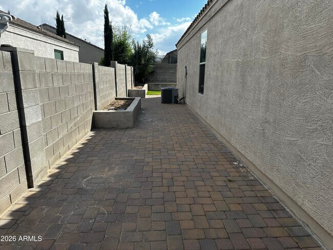 Building Photo - 4117 W South Butte Rd