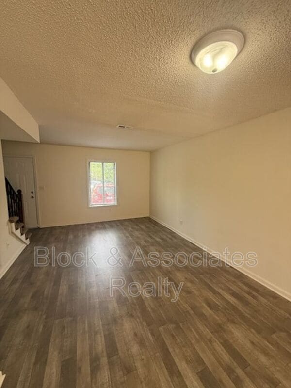 Building Photo - 605 Sunset Ave