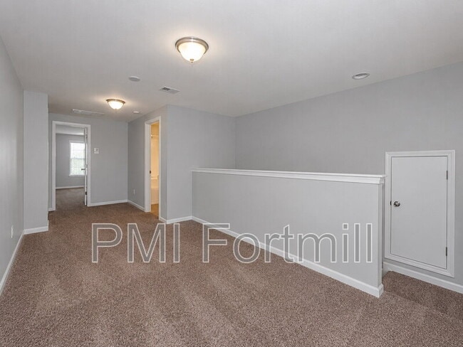 Building Photo - 1015 Albany Park Dr