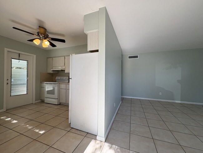 Building Photo - 1093 Hollygate Ln