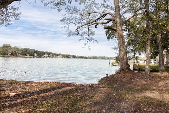 Building Photo - 5405 E Shore Dr