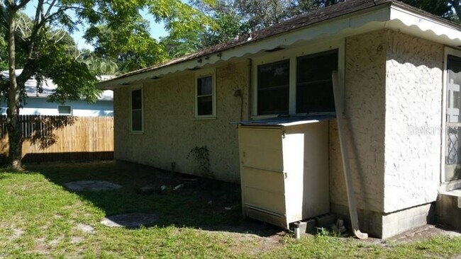 Building Photo - Cozy 3 bedroom, 1 bath for rent near downtown, pet friendly!