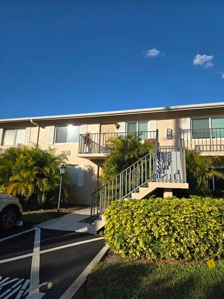 Building Photo - 160 Palm Dr