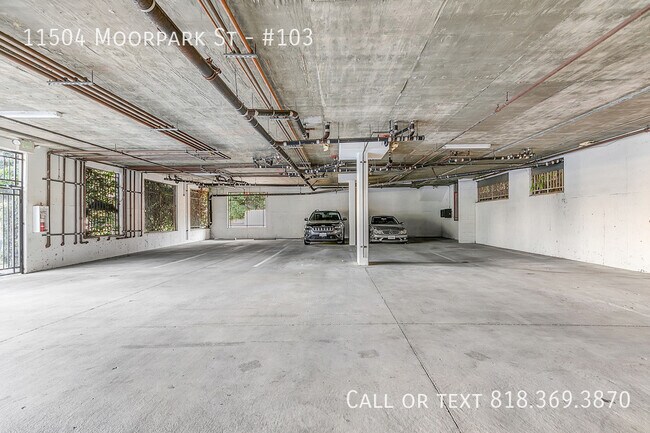 Building Photo - 11504 Moorpark St