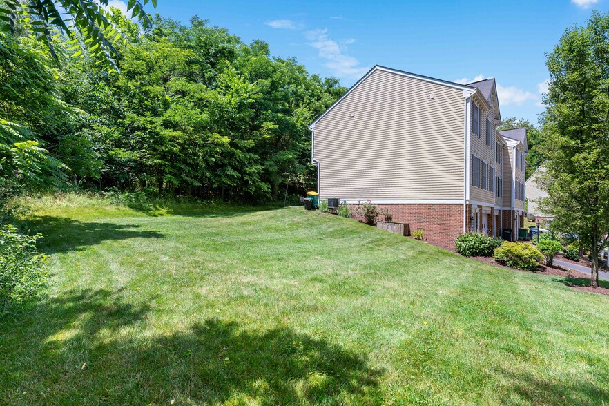 Building Photo - 249 Persimmon Ln