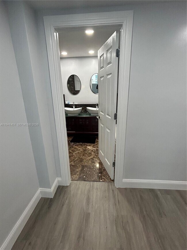 Building Photo - 4001 S Ocean Dr