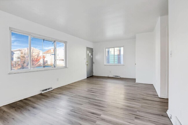 Building Photo - 1699 E Weber Rd