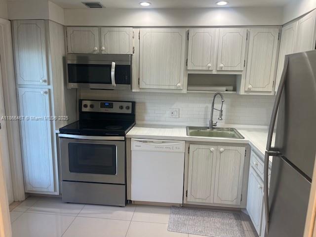 Building Photo - 3200 N Palm Aire Dr