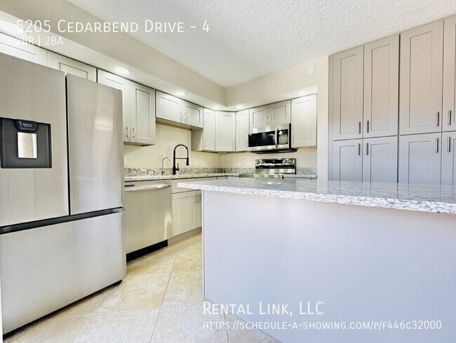 Building Photo - 5205 Cedarbend Dr