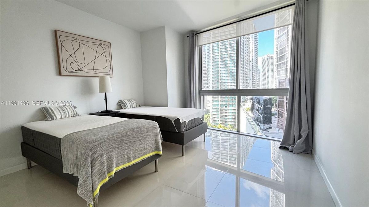 Building Photo - 495 Brickell Ave