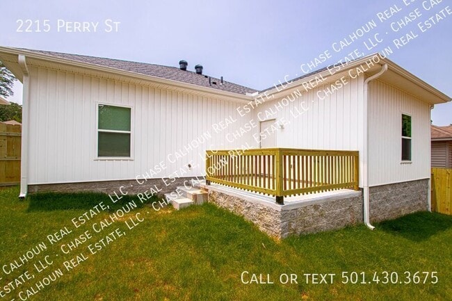 Building Photo - 2215 Perry St