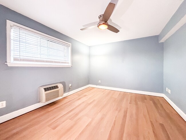 Building Photo - 610 Main St