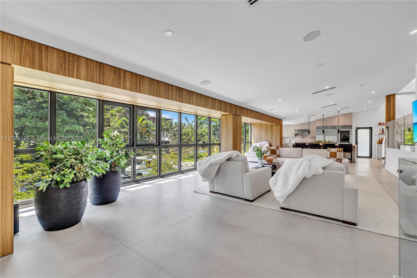 Building Photo - 1351 S Venetian Way