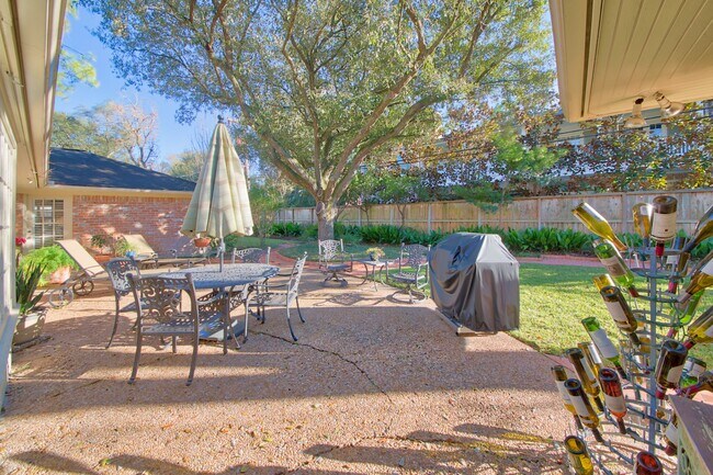 Building Photo - 11407 S Chestwood Dr