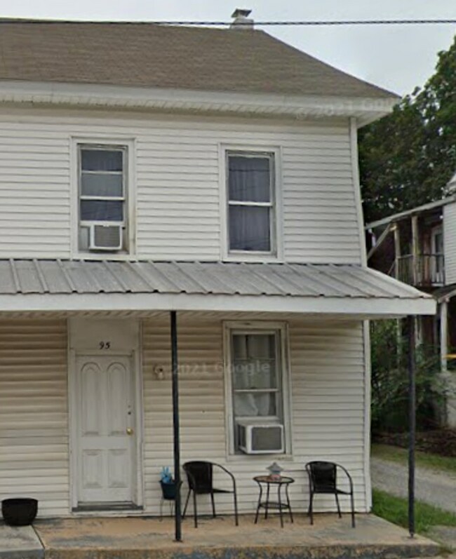 Primary Photo - Charming 3 Bedroom, 1 Bath Home in Northea...