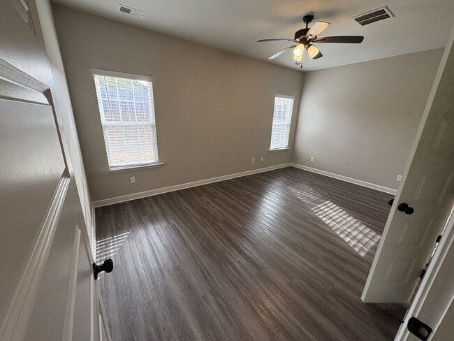 Building Photo - 2113 Metcalf Wy