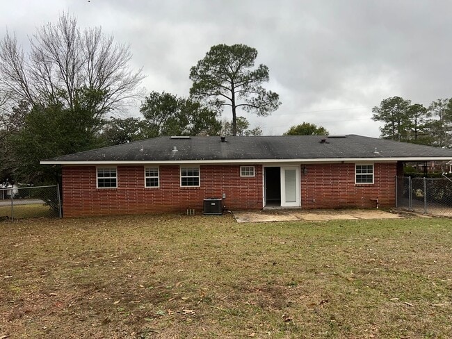 Building Photo - 101 Willow Dr