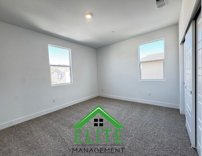 Building Photo - Spacious 4-Bedroom Home in Prime Folsom Lo...