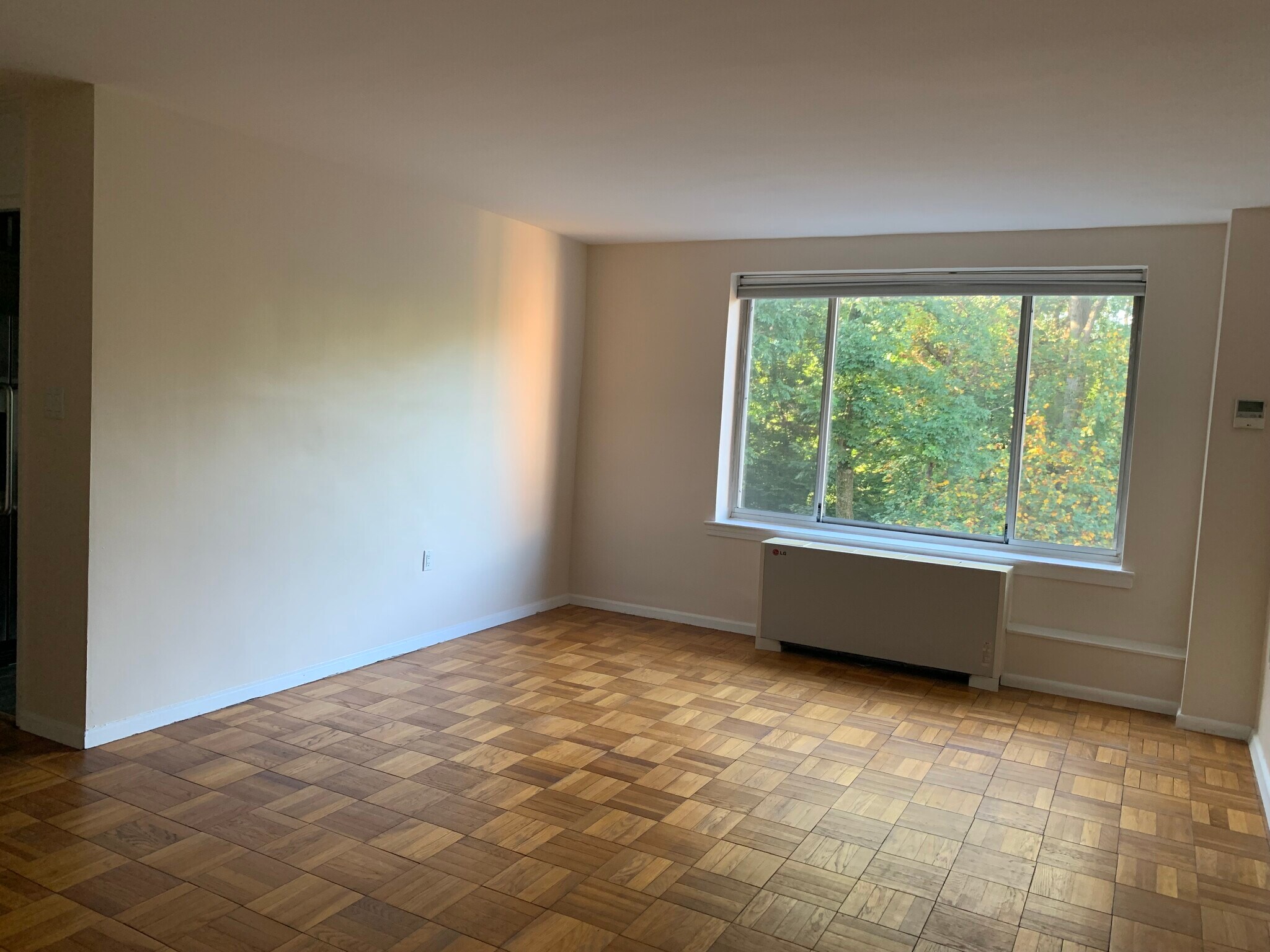 Surrounded by greenery - 4100 W St NW