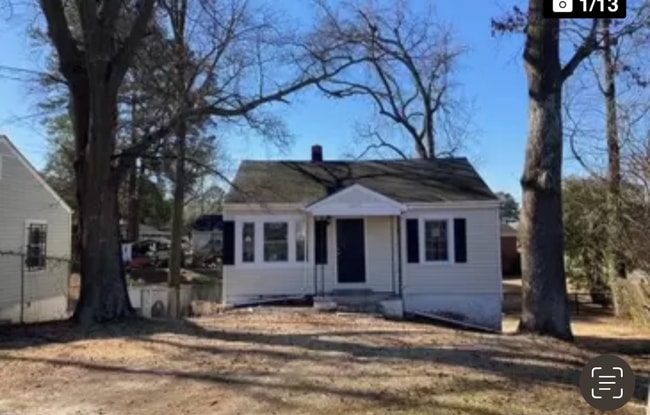 Front - 1711 Lincoln Dr