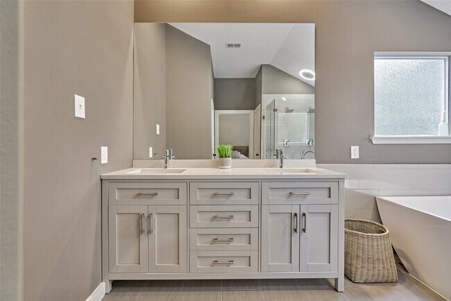 Building Photo - 38 E Gaslight Pl