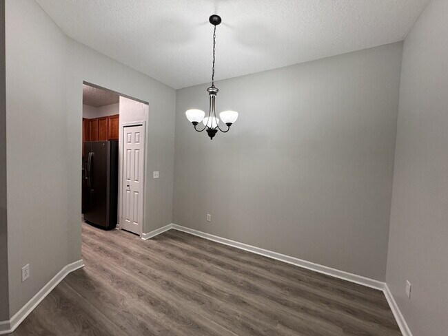 Building Photo - Modern 3rd-Floor Condo Near Beach & Southside