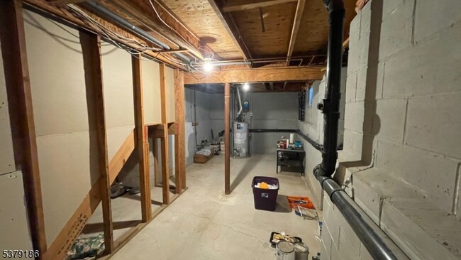 Building Photo - 12 Independence Ct