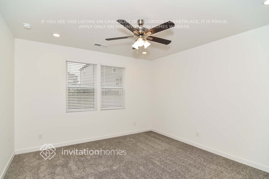 Building Photo - 253 W Millbrook Dr