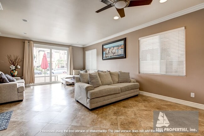 Building Photo - Gorgeous, Large downtown Huntington Beach Vacation Rental