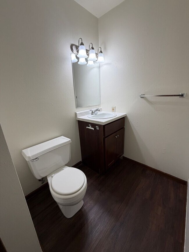 Building Photo - 519-C S Silverwood Lane