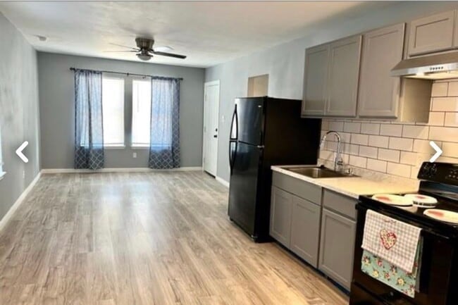 Building Photo - 7320 Capitol St