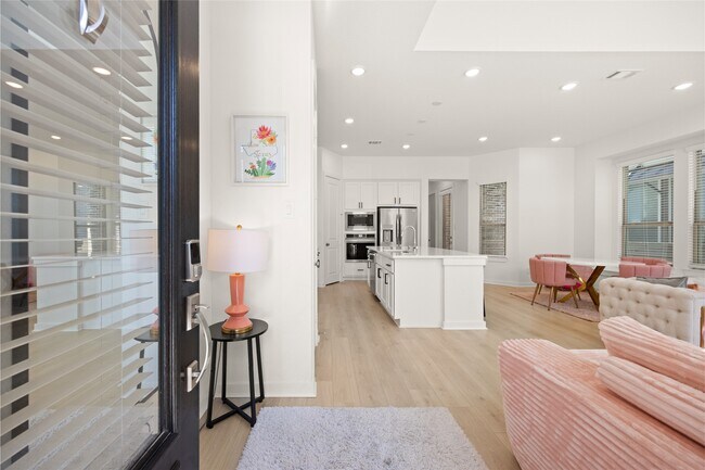 Building Photo - 19726 Curved Steel Dr