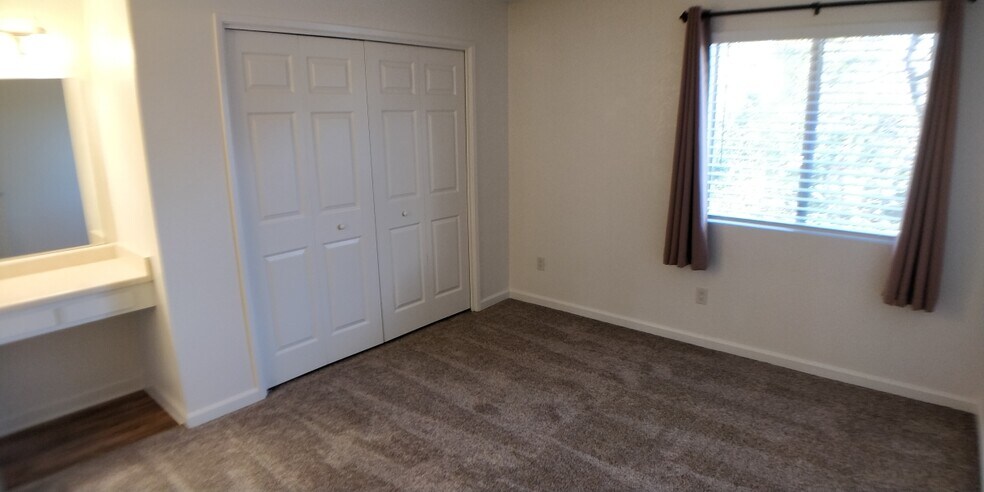 Building Photo - 1671 Bramble Pl