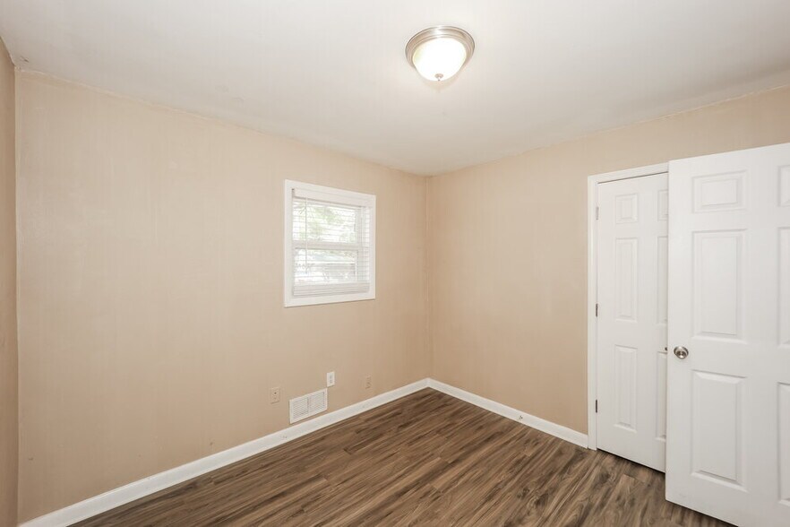 Building Photo - 303 Mercer Dr