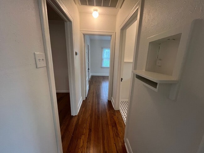 Building Photo - Cherrywood Bungalow for Rent