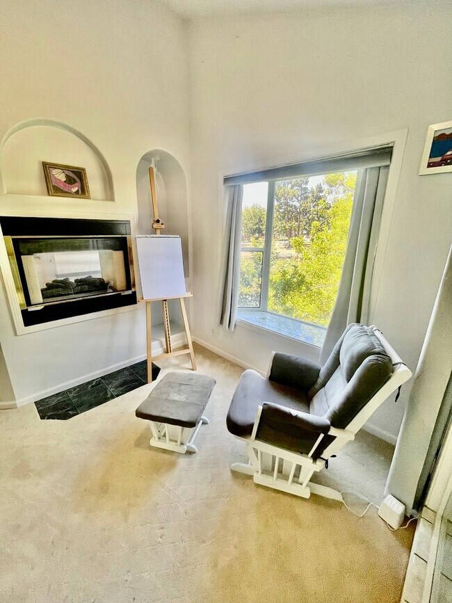 Building Photo - *COMING SOON!* 4 bed/3 bath lake house wit...