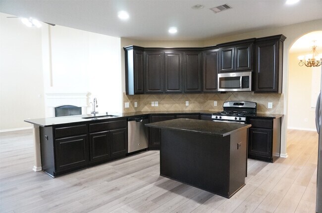 Building Photo - 6015 Mystic Berry Dr