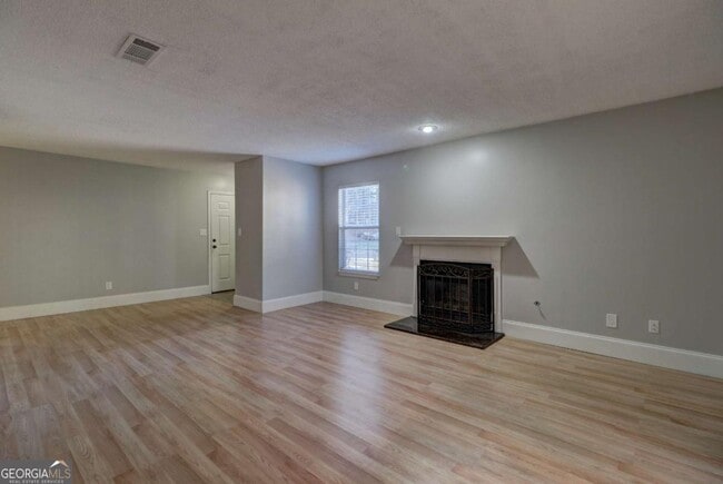 Building Photo - 601 Ridgefield Dr